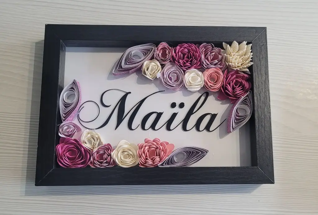 Cadre fleurs roses prénom 15€